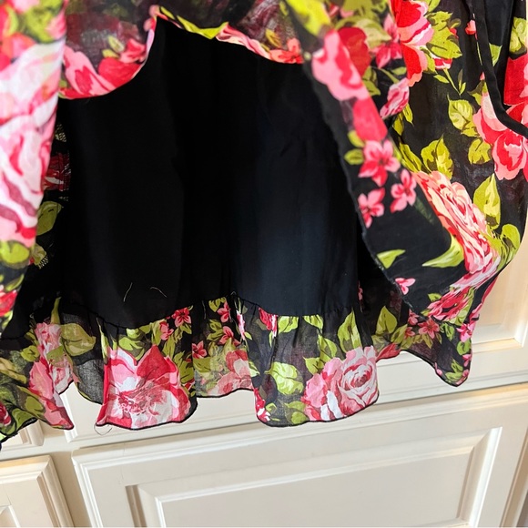 NWOT Floral Skirt with Pockets - Picture 3 of 7